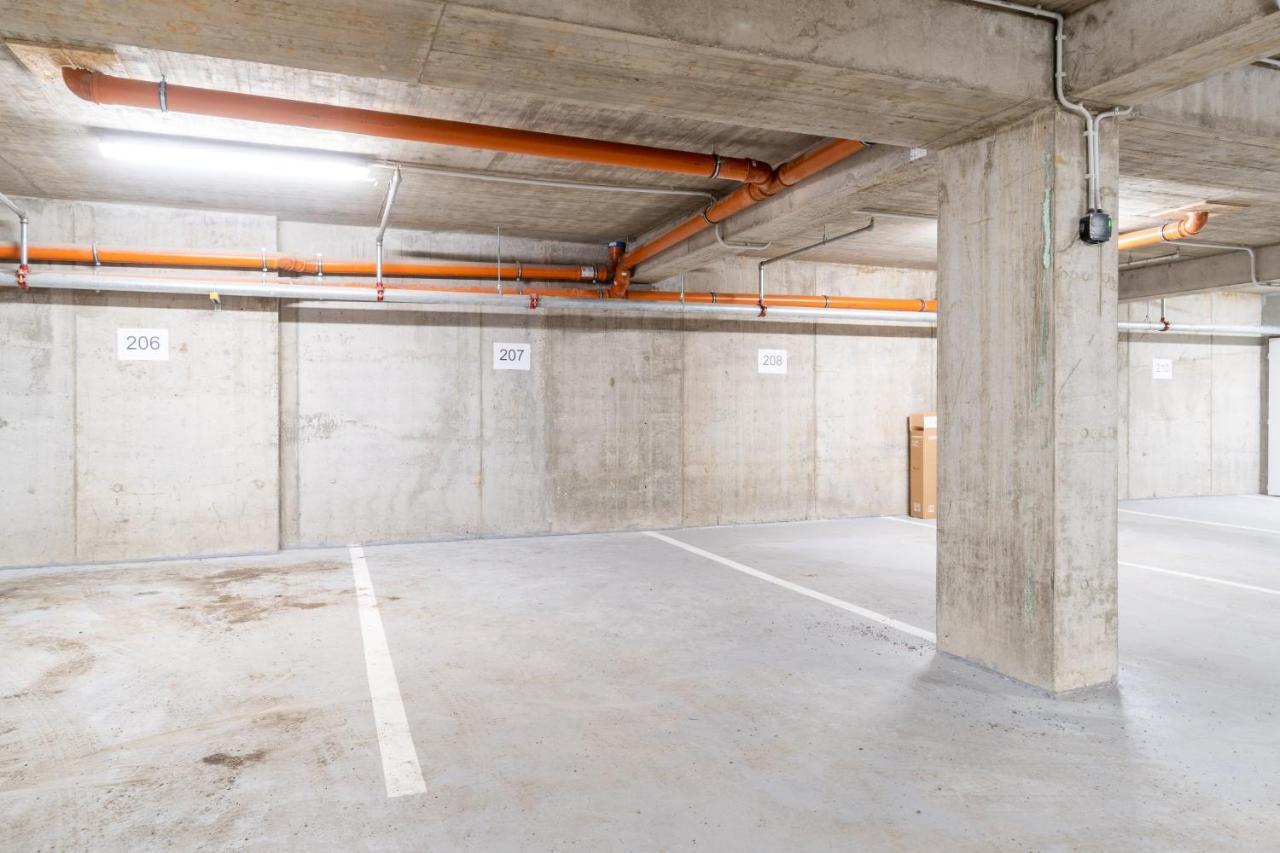 פראג Brand New Two Room Apartment #34 With Free Secure Parking In The Center מראה חיצוני תמונה