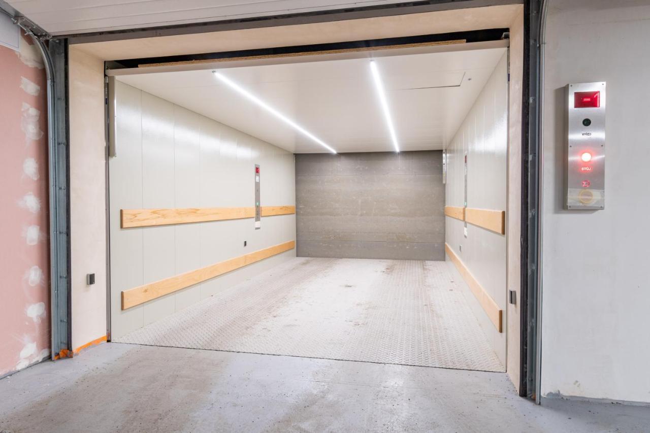 פראג Brand New Two Room Apartment #34 With Free Secure Parking In The Center מראה חיצוני תמונה