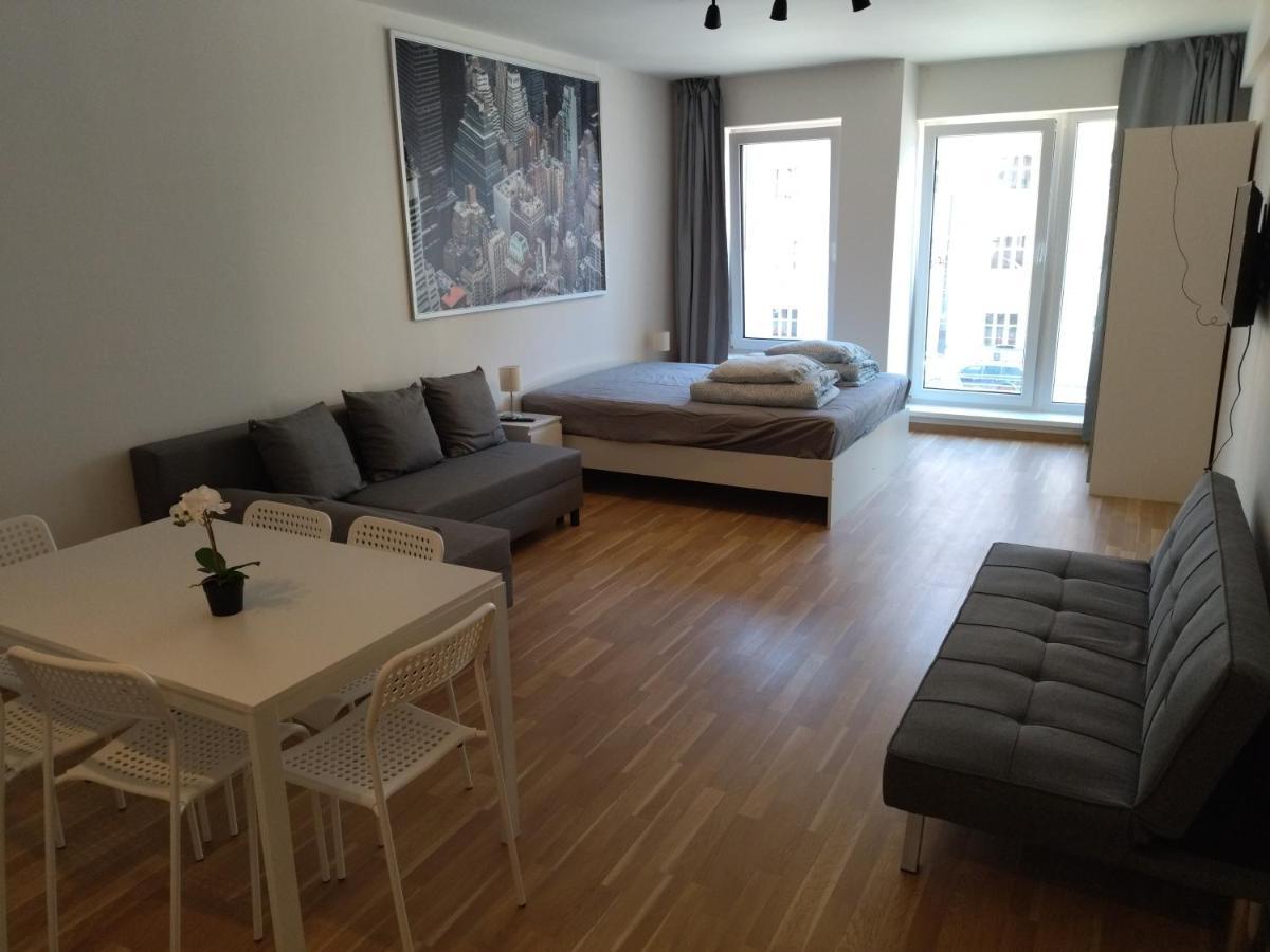 פראג Brand New Two Room Apartment #34 With Free Secure Parking In The Center מראה חיצוני תמונה