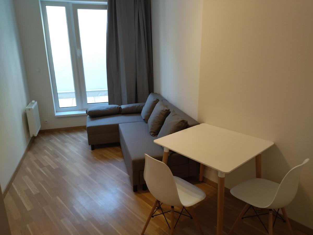 פראג Brand New Two Room Apartment #34 With Free Secure Parking In The Center מראה חיצוני תמונה